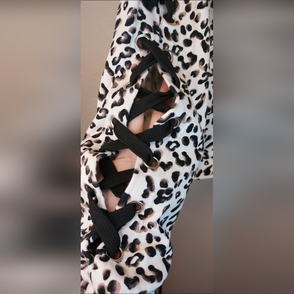 AMP Cheetah Print Cotton Sweatshirt Lace Up Long Sleeves Size XL Fleece Top Cozy - Picture 3 of 9